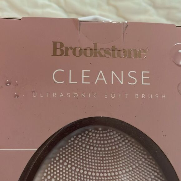 Brookstone Cleanse Ultrasonic Soft Brush - Pink - Picture 2 of 4